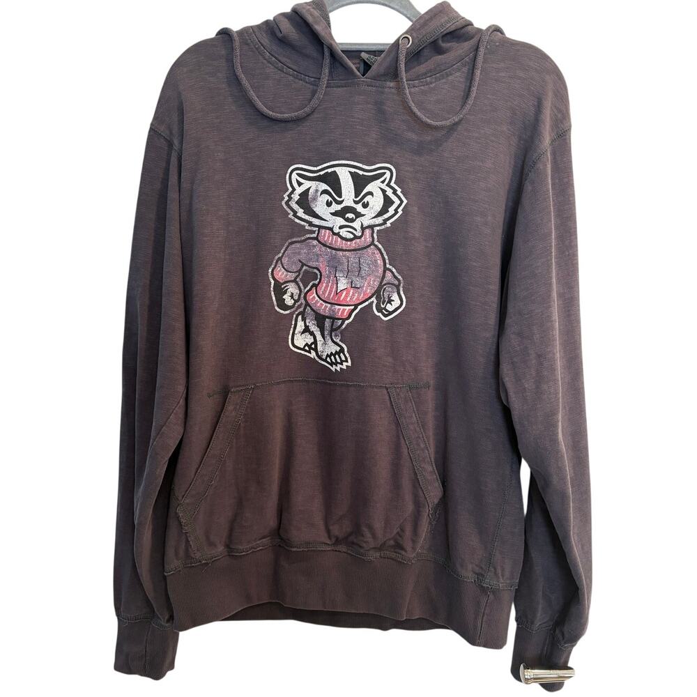 University Wisconsin Badger Distressed Dark Gray Hoodie Sweatshirt Size Medium
